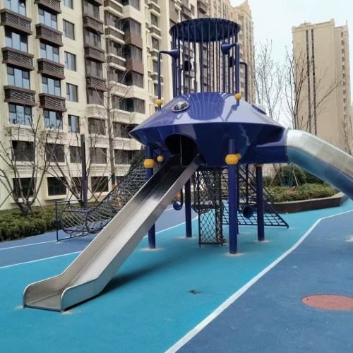 山西晉城非標(biāo)定制滑梯安裝完成