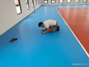塑膠跑道籃球場硅PU厚度8mm施工驗收